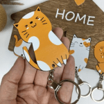 Оригінальна дерев'яна ключниця з милими котиками - image-1