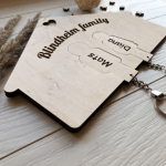 Дерев'яна ключниця на два брелка з індивідуальним гравіюванням - image-1